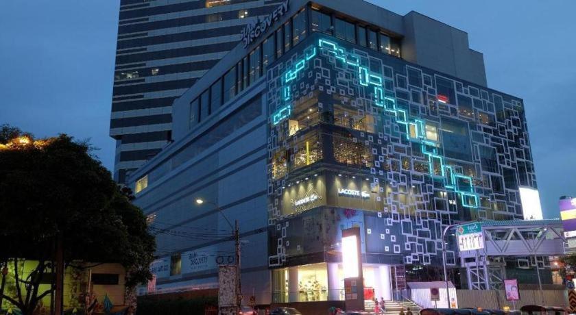 Silom Studios Bangkok Extérieur photo