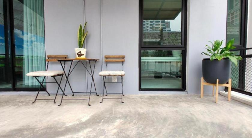 Silom Studios Bangkok Extérieur photo