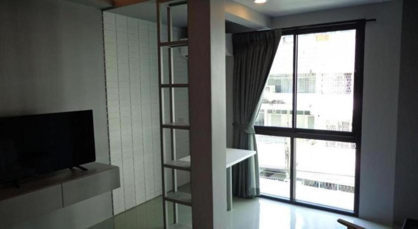 Silom Studios Bangkok Extérieur photo