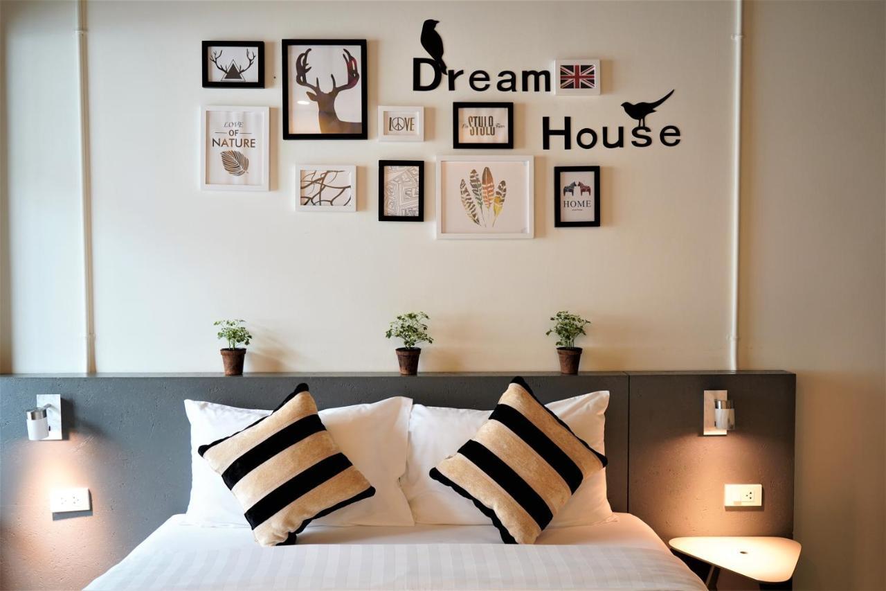 Silom Studios Bangkok Extérieur photo